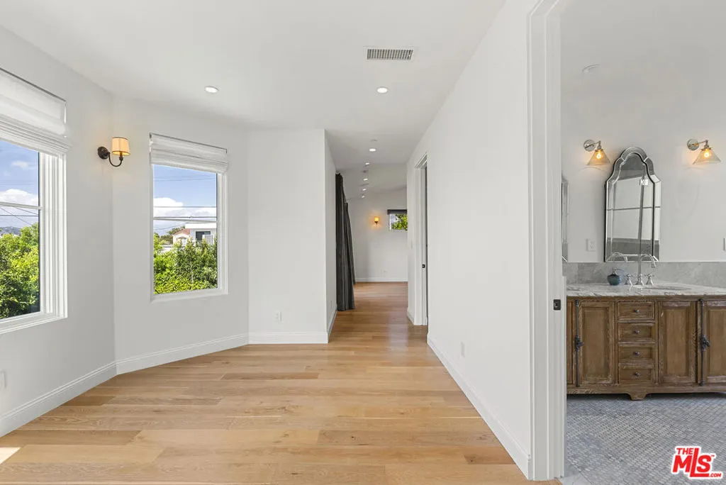 530 N Alta Vista Boulevard, Los Angeles, California 90036 home-pic-42