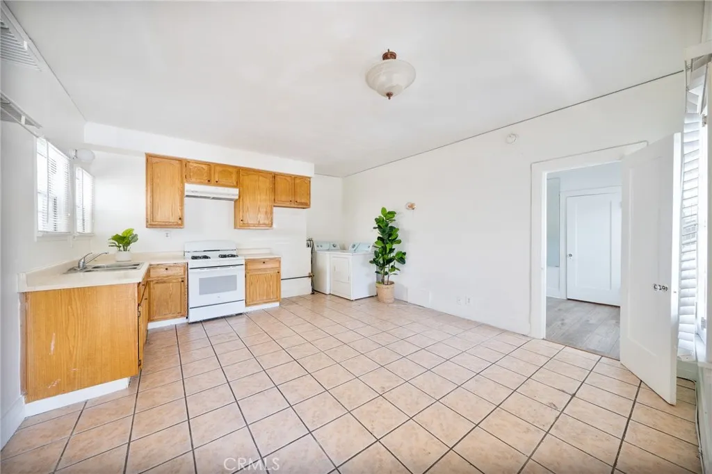 851 Crenshaw Boulevard, Los Angeles, California 90005 home-pic-9