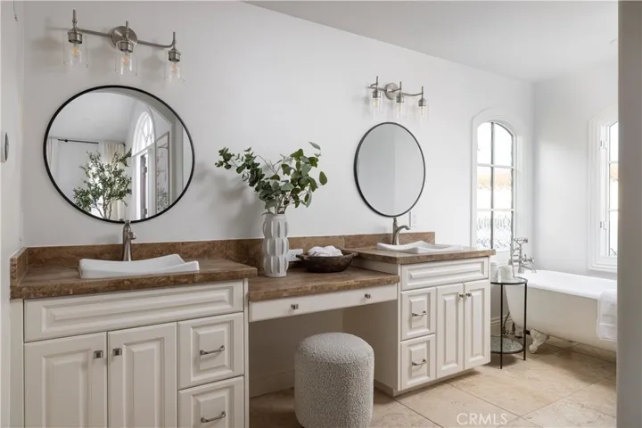 110 Via Orvieto, Newport Beach, California 92663