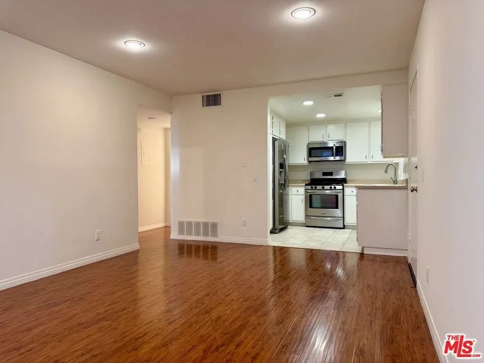 1348 E Hillcrest Drive 69, Thousand Oaks, California 91362 home-pic-4