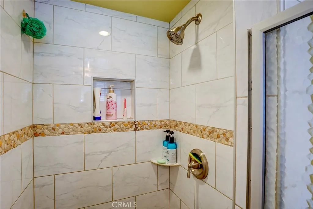 7511 Park Manor Ave, North Hollywood, California 91605 home-pic-36