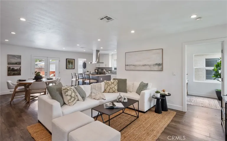 6056 California Avenue, Long Beach, California 90805