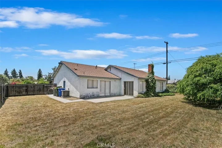 Large lot with RV/ADU potential and large east side entrance