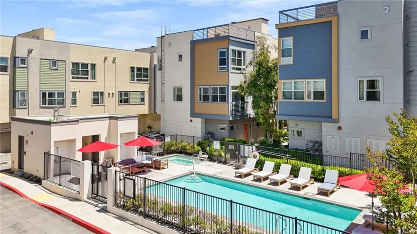 2753 Waverly Drive 304, Los Angeles, California 90039, 3 Bedrooms Bedrooms, ,4 BathroomsBathrooms,Residential,For Sale,Waverly,TR25110180