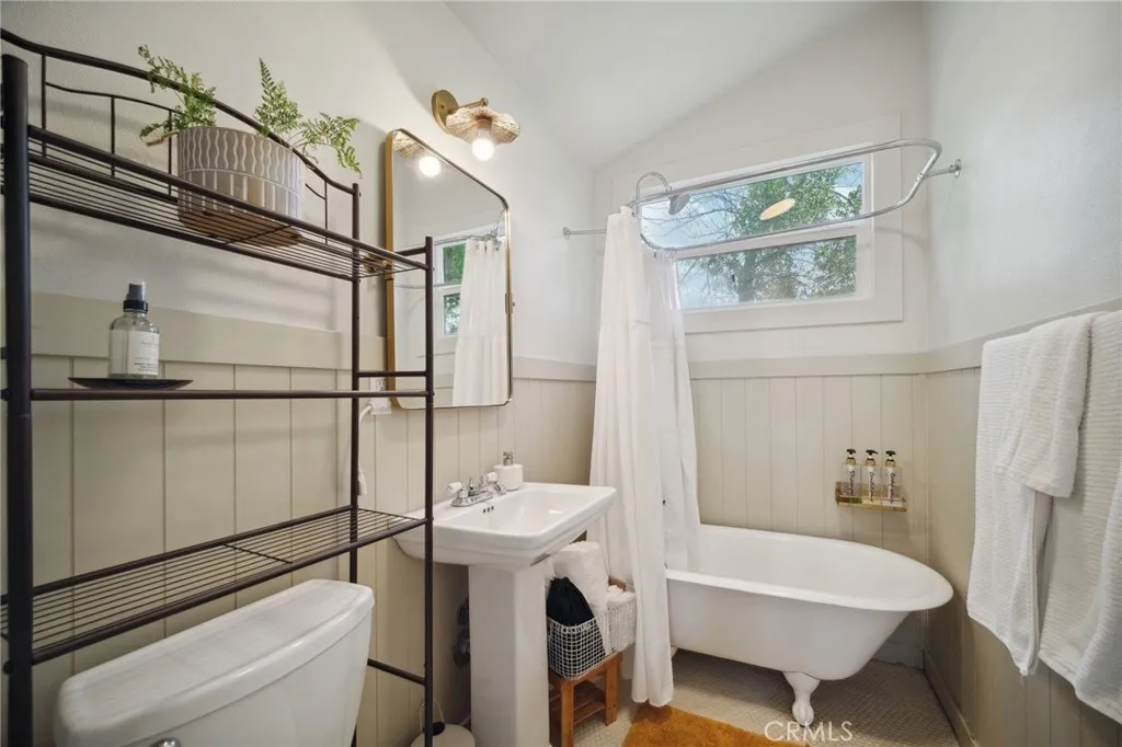 18133 Ellstree Drive, Lake Hughes, California 93532 home-pic-18