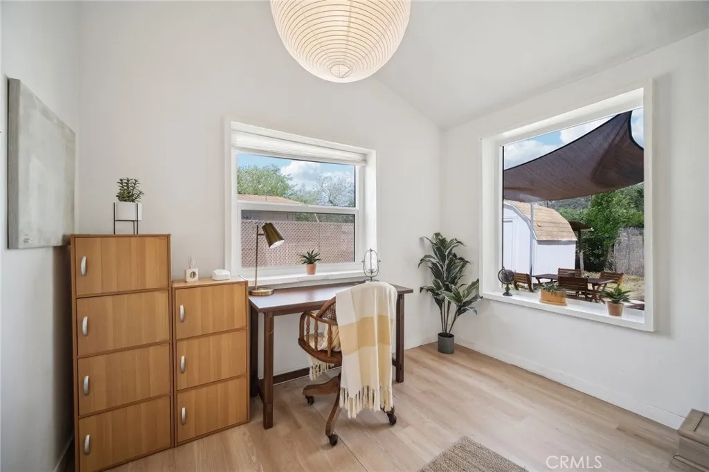 18133 Ellstree Drive, Lake Hughes, California 93532 home-pic-12