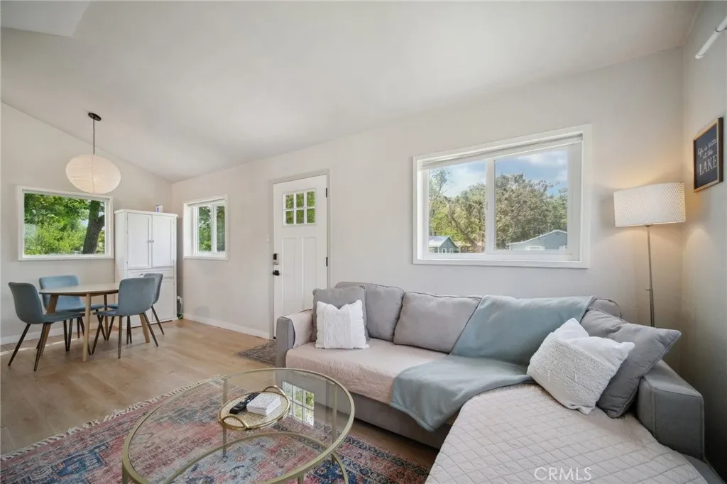 18133 Ellstree Drive, Lake Hughes, California 93532 home-pic-5