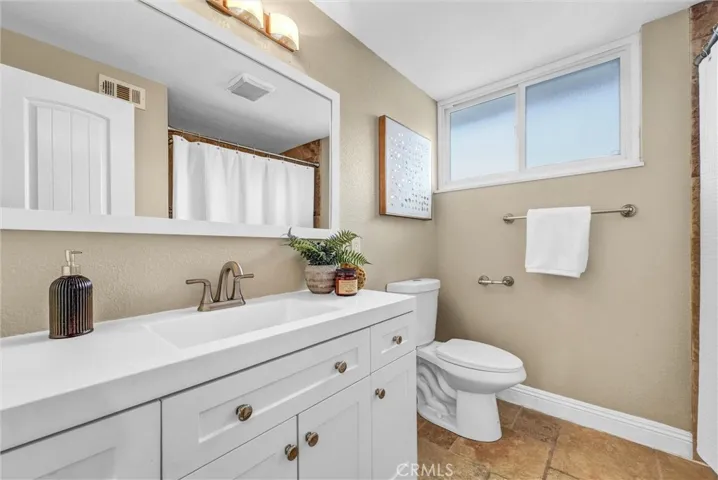Upstairs full bath