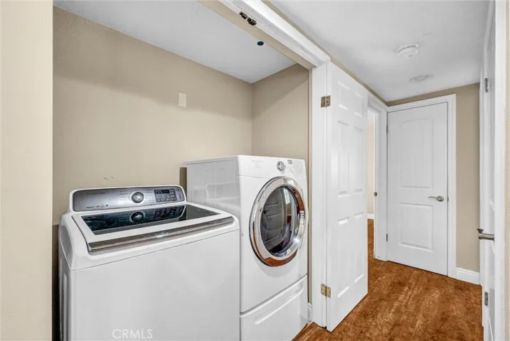 Indoor laundry closet washer dryer included