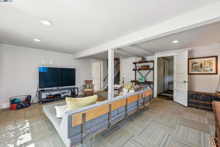 2916 Fillmore St, Alameda, California 94501