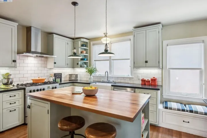 2916 Fillmore St, Alameda, California 94501