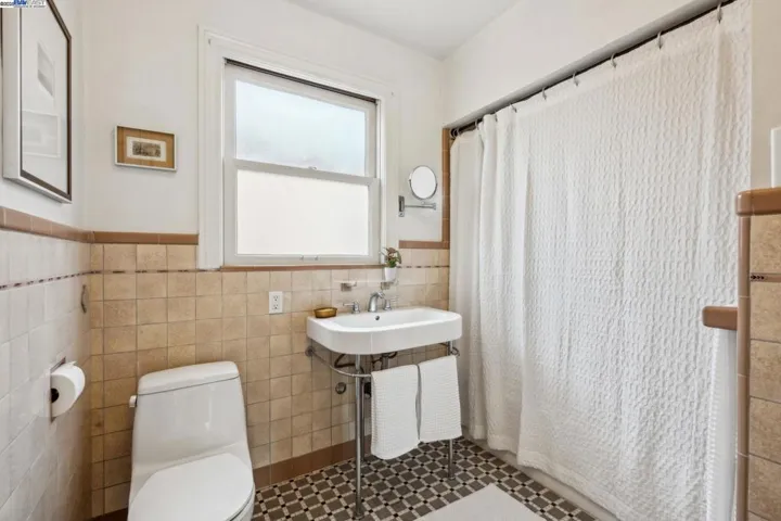 2916 Fillmore St, Alameda, California 94501