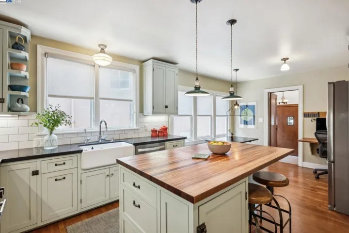 2916 Fillmore St, Alameda, California 94501