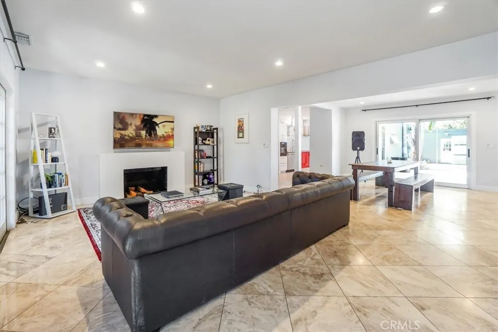 1301 N Orange Grove Avenue, West Hollywood, California 90046 home-pic-4