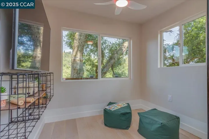 10 El Toyonal, Orinda, California 94563