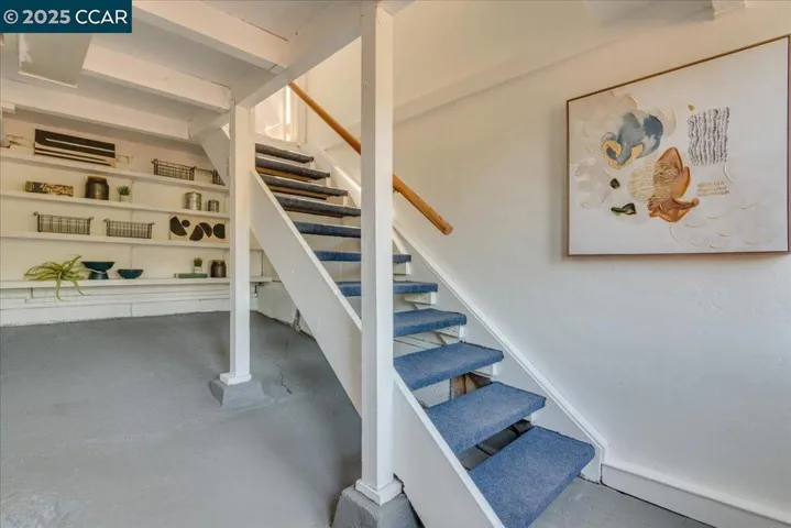 10 El Toyonal, Orinda, California 94563