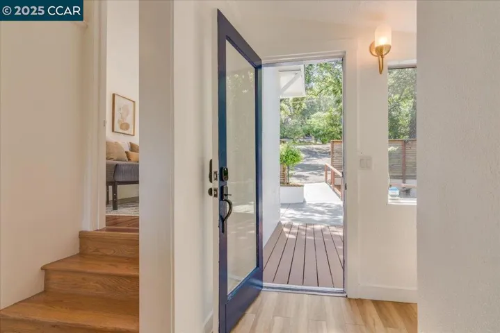 10 El Toyonal, Orinda, California 94563