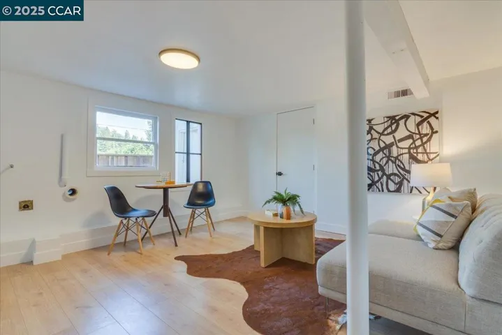 10 El Toyonal, Orinda, California 94563