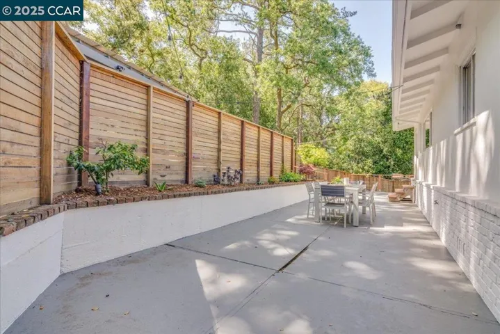 10 El Toyonal, Orinda, California 94563