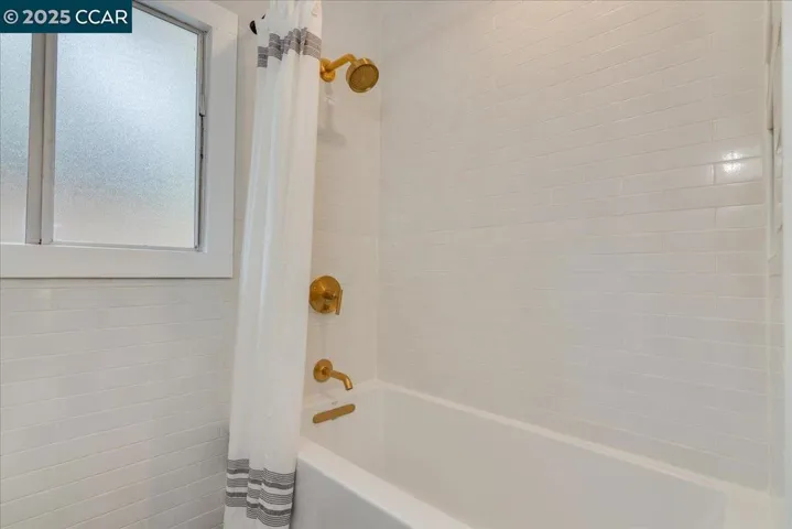 10 El Toyonal, Orinda, California 94563