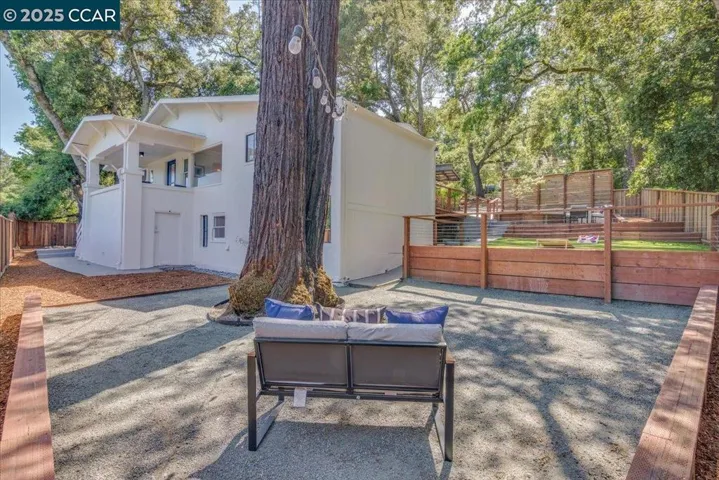 10 El Toyonal, Orinda, California 94563