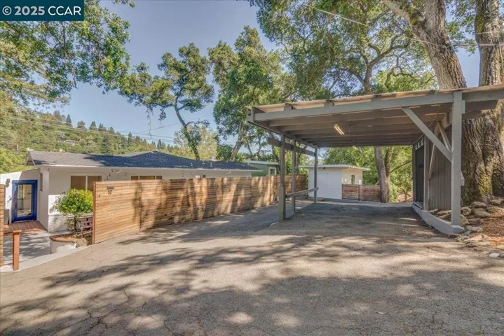 10 El Toyonal, Orinda, California 94563