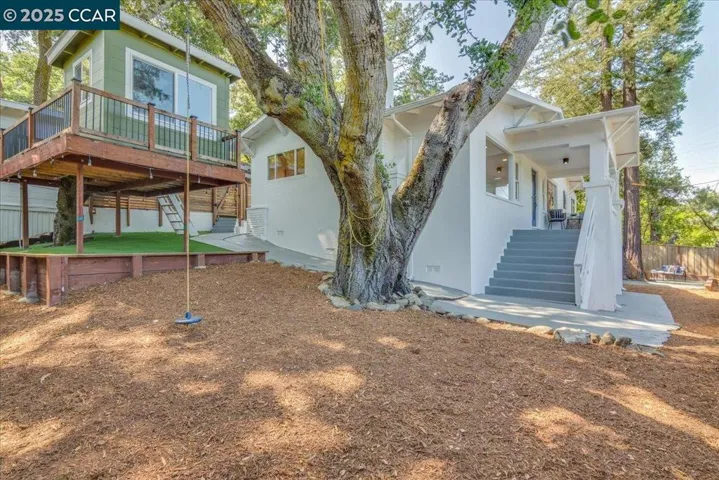 10 El Toyonal, Orinda, California 94563