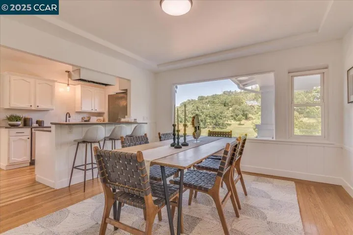 10 El Toyonal, Orinda, California 94563