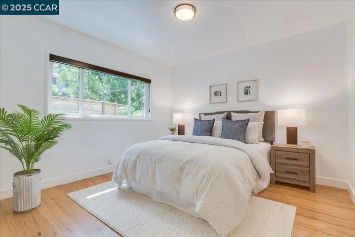 10 El Toyonal, Orinda, California 94563