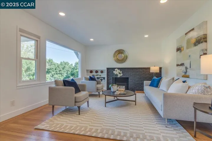 10 El Toyonal, Orinda, California 94563