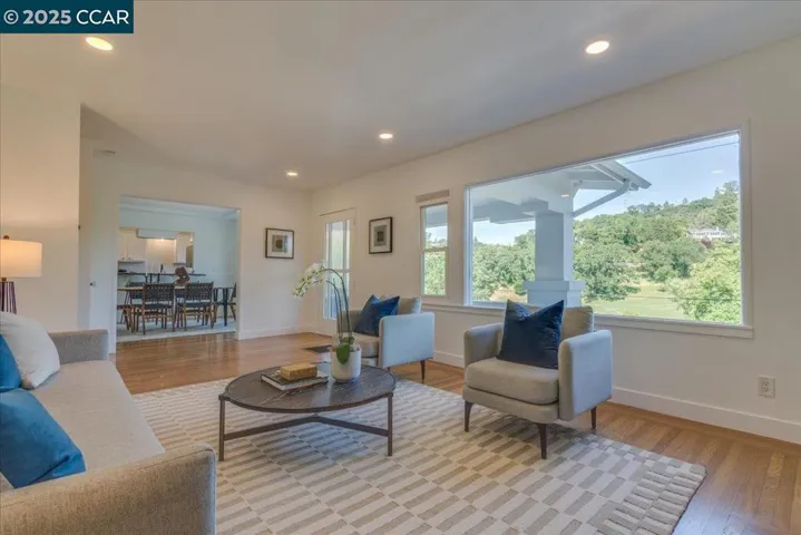 10 El Toyonal, Orinda, California 94563