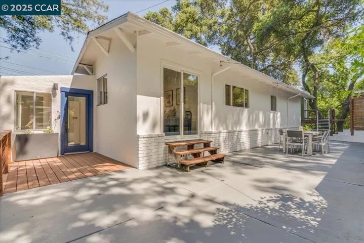 10 El Toyonal, Orinda, California 94563