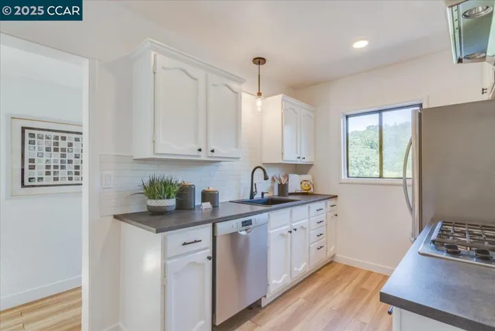 10 El Toyonal, Orinda, California 94563