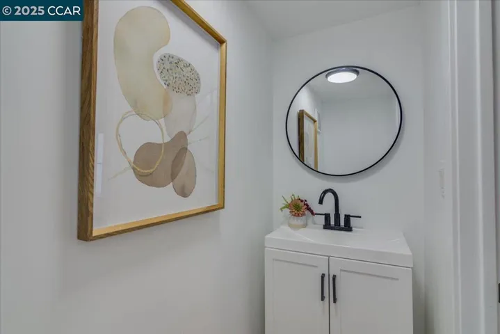 10 El Toyonal, Orinda, California 94563