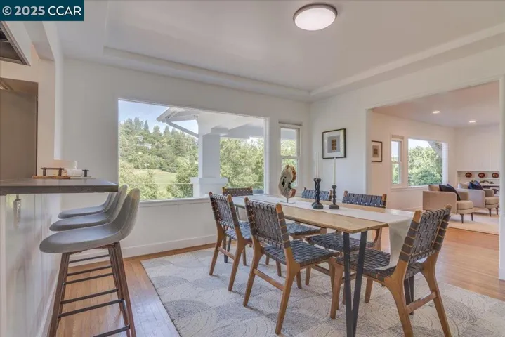 10 El Toyonal, Orinda, California 94563