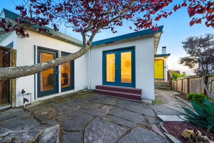 6532 Claremont Avenue, Richmond, California 94805