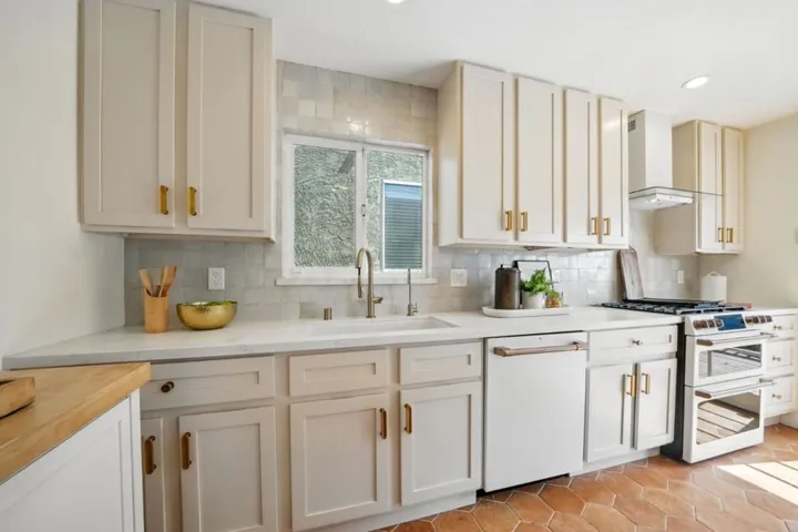 6532 Claremont Avenue, Richmond, California 94805