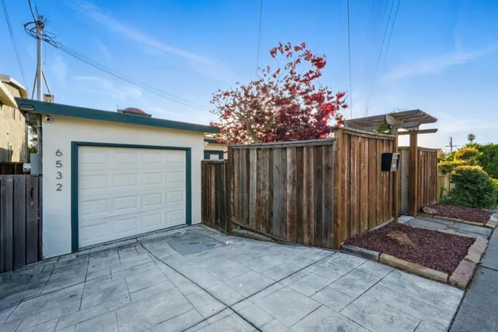 6532 Claremont Avenue, Richmond, California 94805