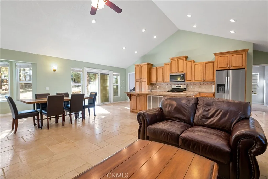 301 S Shakespeare Lane, Big Bear City, California 92314 home-pic-5
