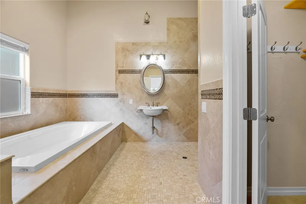 301 S Shakespeare Lane, Big Bear City, California 92314 home-pic-13