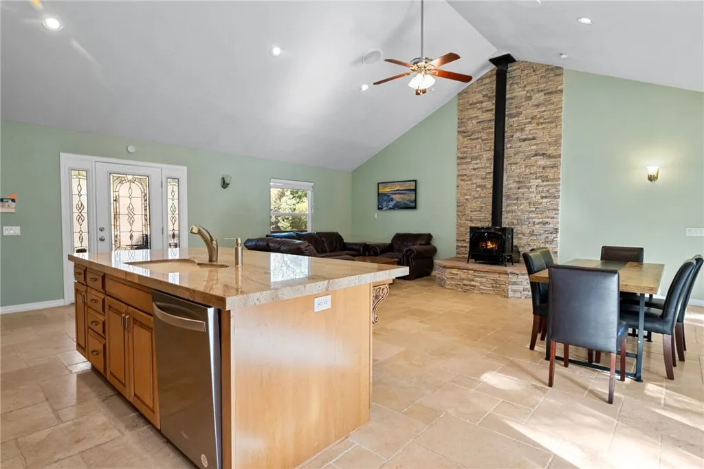 301 S Shakespeare Lane, Big Bear City, California 92314 home-pic-9