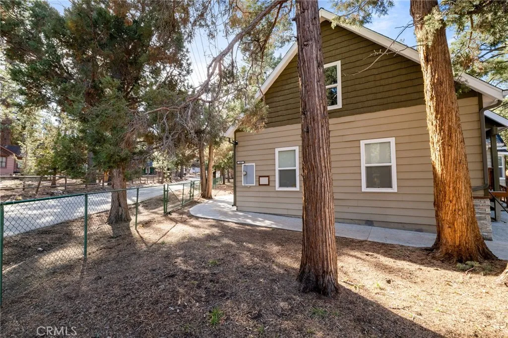 301 S Shakespeare Lane, Big Bear City, California 92314 home-pic-31