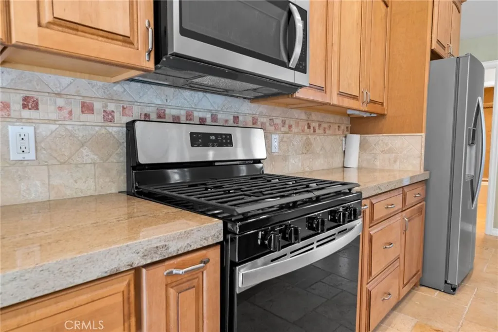 301 S Shakespeare Lane, Big Bear City, California 92314 home-pic-2
