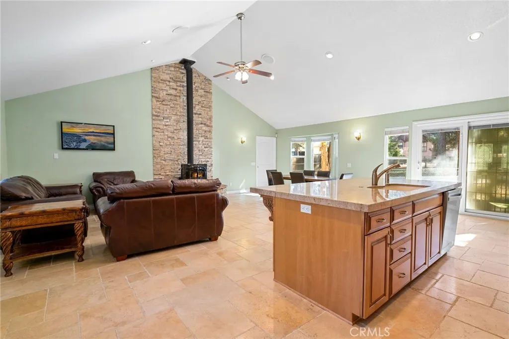 301 S Shakespeare Lane, Big Bear City, California 92314 home-pic-10