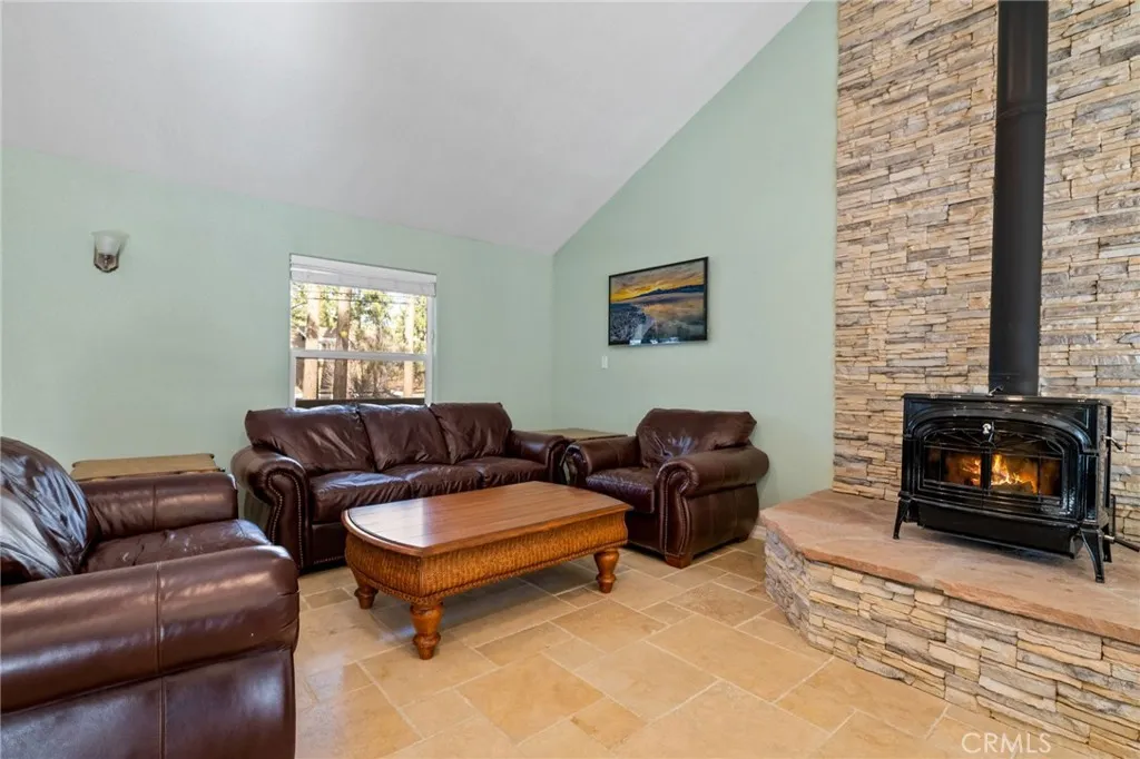 301 S Shakespeare Lane, Big Bear City, California 92314 home-pic-6