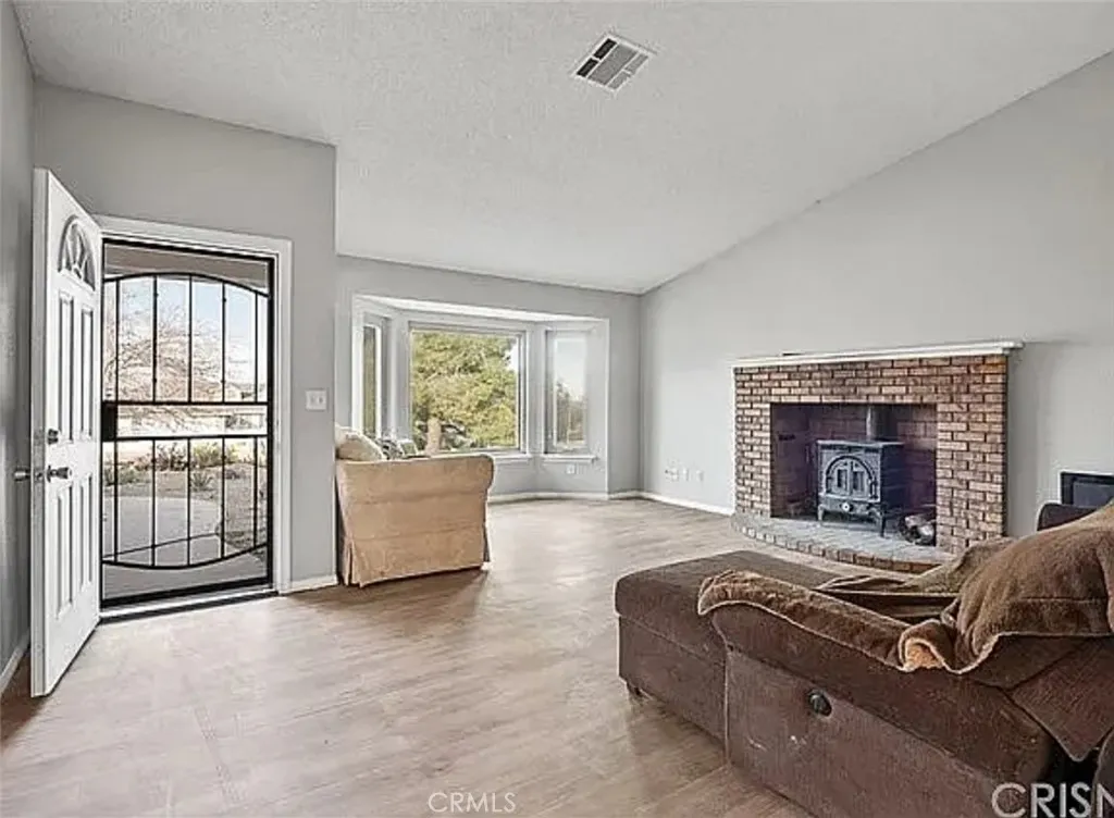 13510 E Avenue W11, Pearblossom, California 93553 home-pic-4