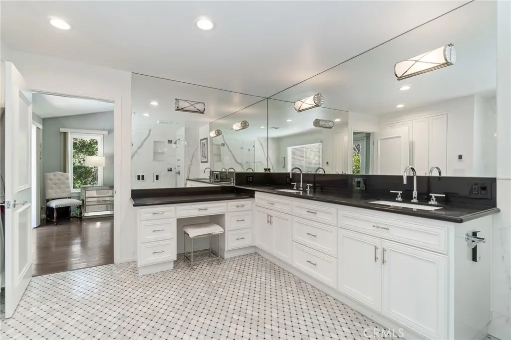 10411 Windtree Drive, Los Angeles, California 90077 home-pic-17