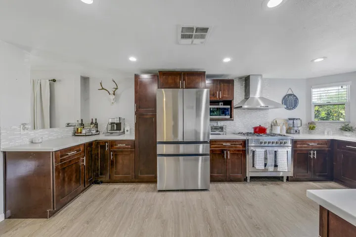 40 KITCHEN FULL