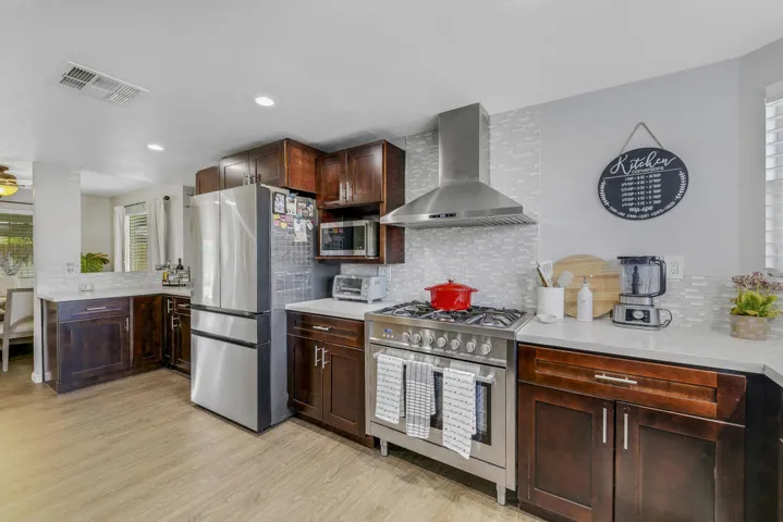 41 KITCHEN FULL
