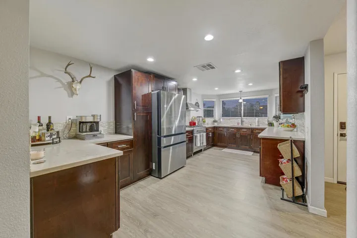 25 KITCHEN FULL